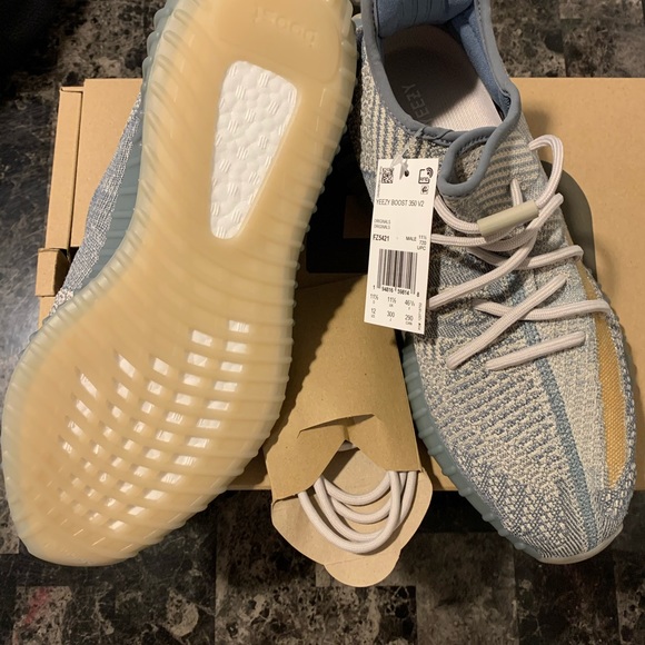 Yeezy Boost 350 V2 Israfil - Picture 3 of 5